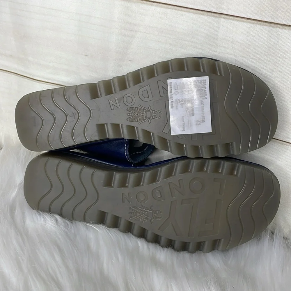 NWOT Fly London Women’s Blue Leather Sandals